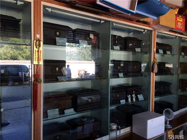 山东历城布置灵堂 丧葬用品